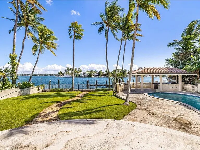 Foto principal - 617 E Dilido Dr