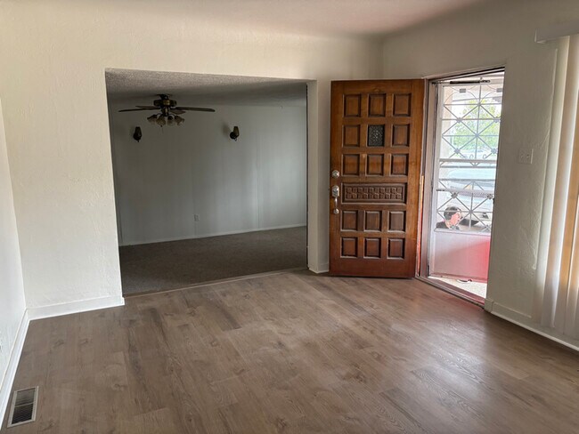 Foto del edificio - 1038 Buena Vista Dr SE