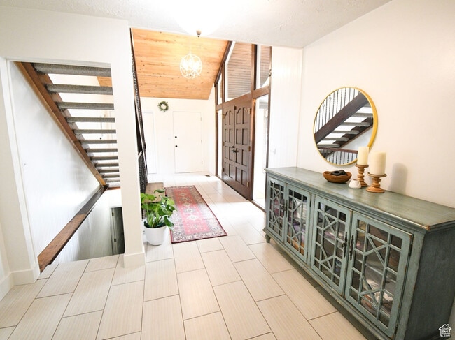 Building Photo - 399 Westview Dr