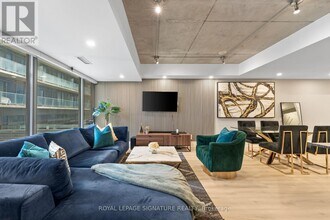 Building Photo - 95 Bathurst St