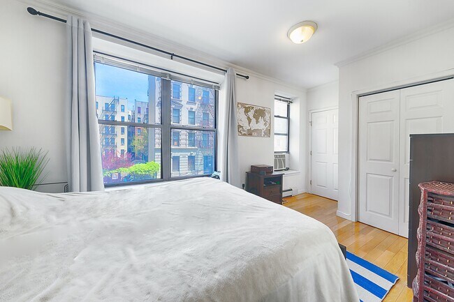 Foto del edificio - 220 W 111th St