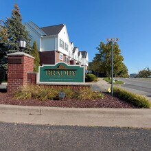 Building Photo - 1372 Village Dr