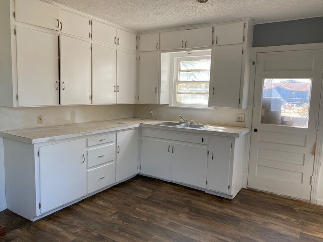 Building Photo - 1917 39th St