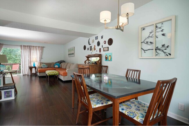 Foto del edificio - 123 Oakwood Rd