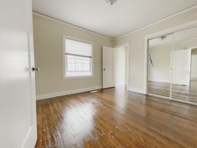 Building Photo - Updated Spacious home in Maxwell Park