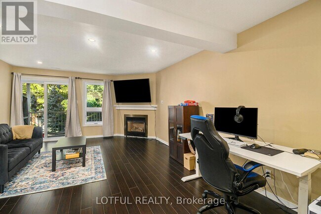 Photo du bâtiment - 1670 Locksley Ln