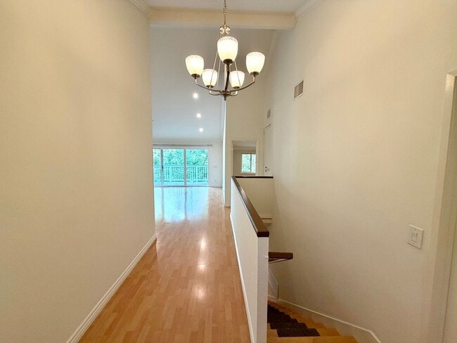 Building Photo - Beautiful 4 bedroom 2.5 bath home in Oak Park
