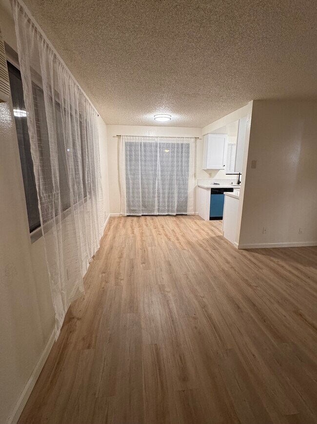 Foto del edificio - 5075 Atlantic Ave