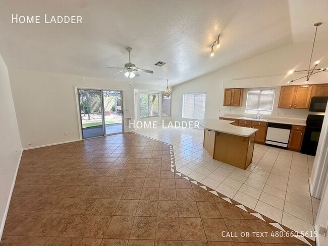 Foto del edificio - 654 W Country Estates Ave