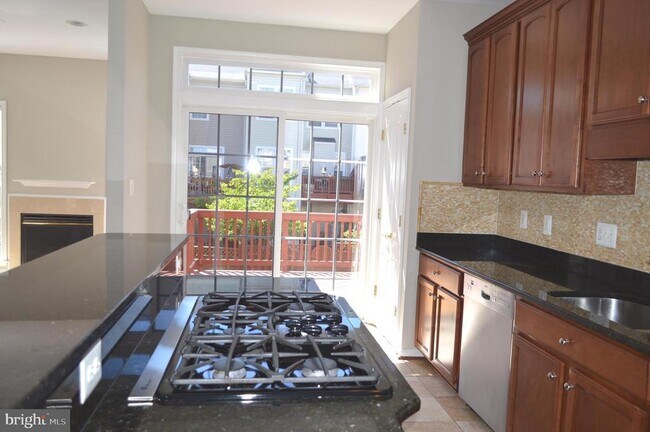 Foto del edificio - 21937 Halburton Terrace
