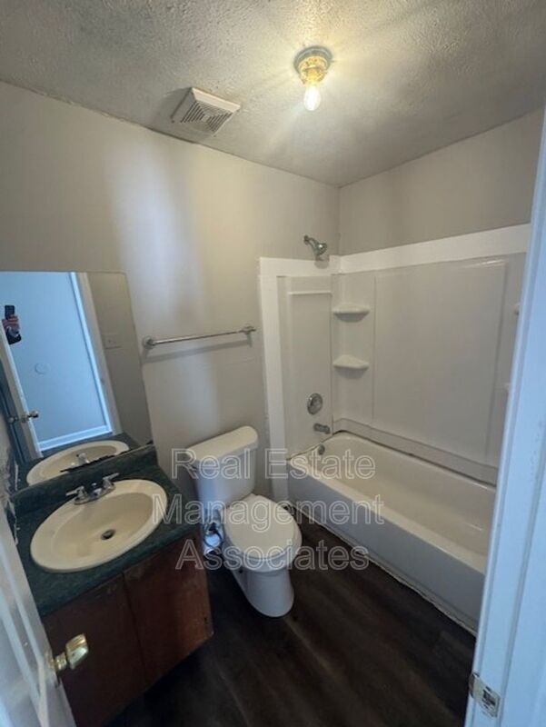 Foto del edificio - 405 E Central Ave