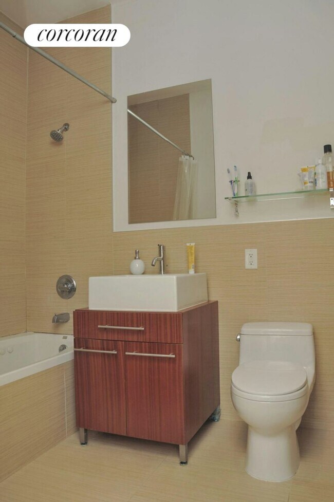 Foto del edificio - 49 Engert Ave