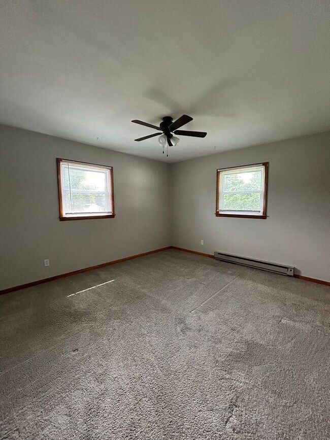 Foto del edificio - 3 Bedroom Available in Connersville!