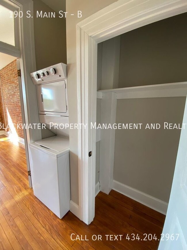 Building Photo - Studio Apartment in the Town of Amherst