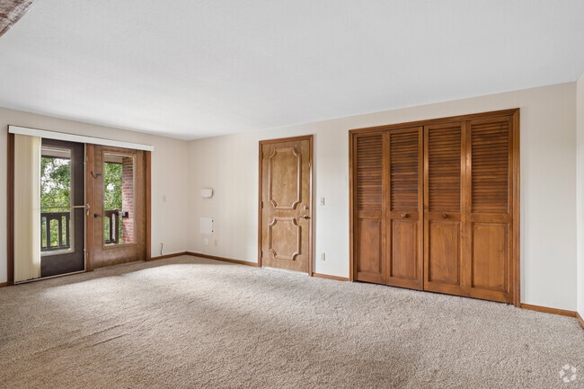2 habitaciones, 1 baño - 925 pies cuadrados - Sala de estar - Carriage Hill Apartments: A 55 and Better Community