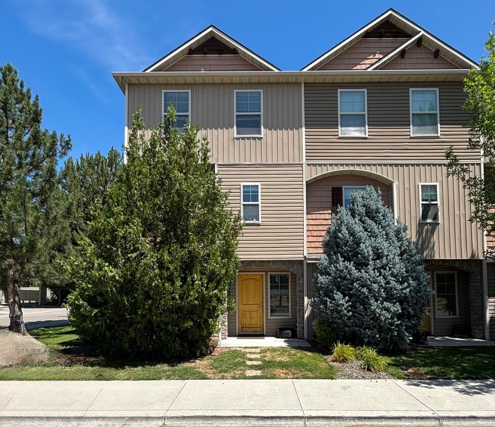 Primary Photo - 8861 W Pine Valley Ln