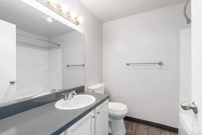 2BR, 1BA - 860SF - Bathroom - West End Apartments