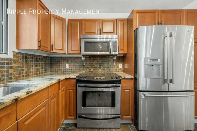 Building Photo - FIRST MONTH FREE! AMAZING 2 BEDS/2 BATHS M...