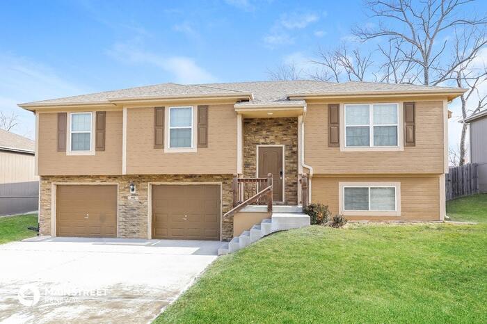 Foto principal - 803 Emerson Dr, Belton, MO 64012