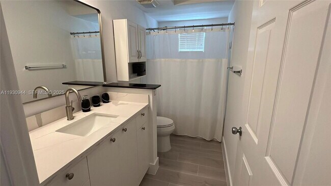 Building Photo - 17100 N Bay Rd