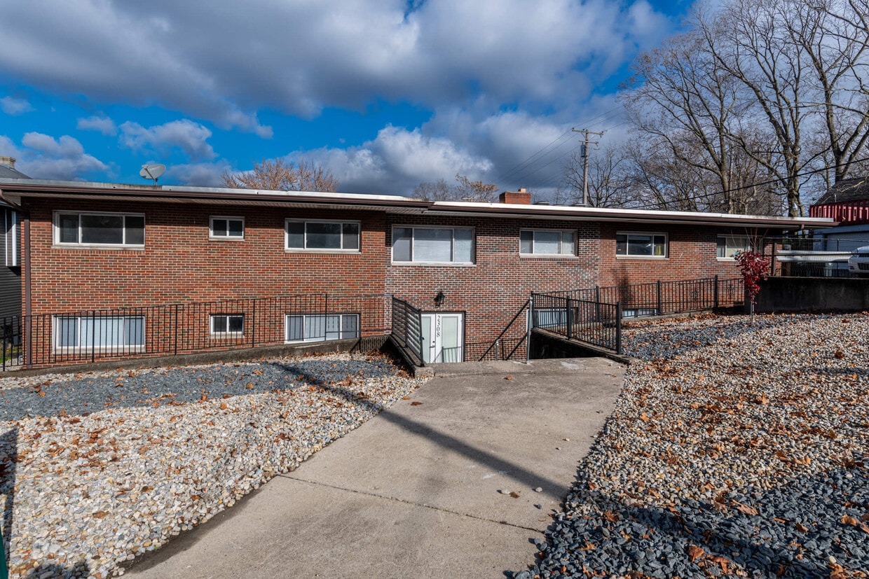 Primary Photo - 2308 Wayne Ave