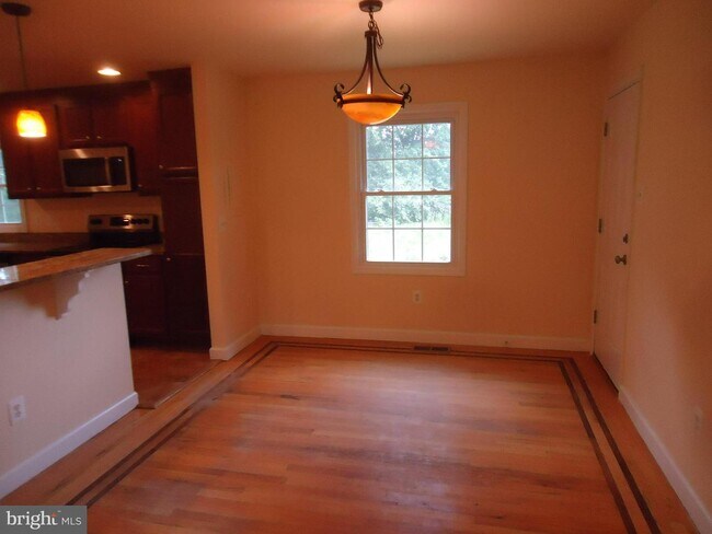Building Photo - 16594 Purcellville Rd