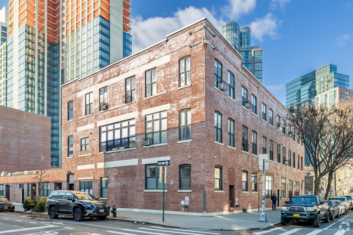Primary Photo - 233 Franklin St