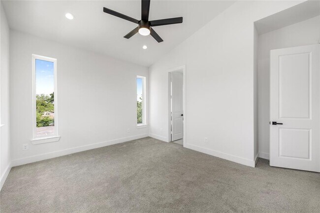 Foto del edificio - 947 Green Meadow Ln