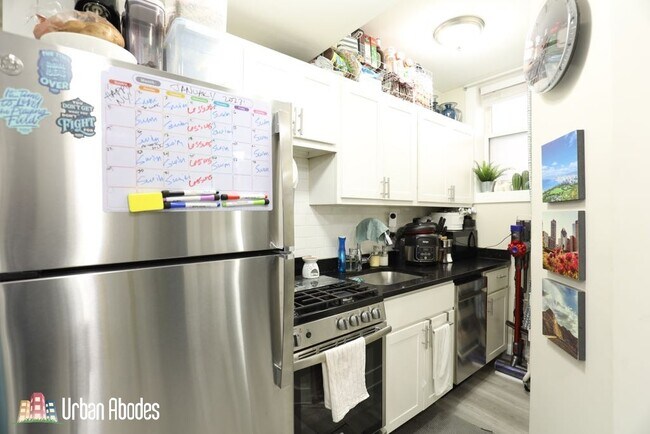 Foto del edificio - 644 W Roscoe St