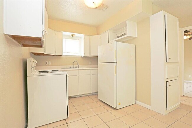 Foto del edificio - 2460 W Shane St
