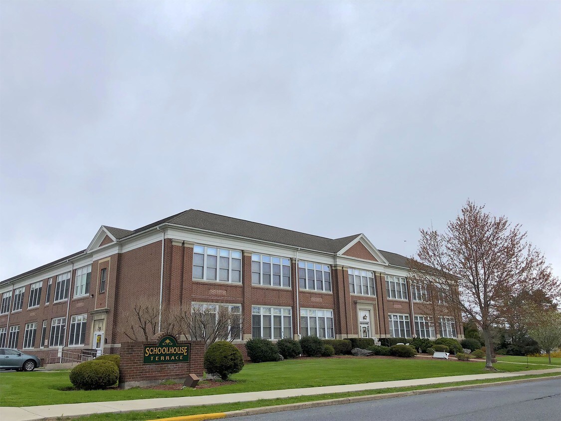 437 E Belvidere St Unit D1, Nazareth, PA 18064 Room for Rent in