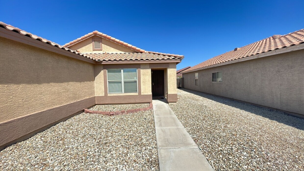 Primary Photo - Cozy 3 bedroom home in Surprise!