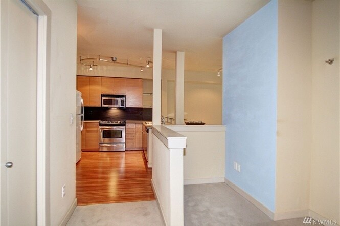 Kitchen/alcove - 1410 E Pine St