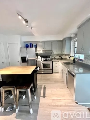 Foto del edificio - 10815 NE 10th Pl
