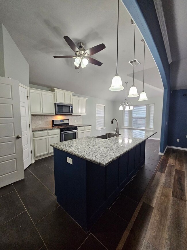 Building Photo - (3) Bed/(2) Bath in Bellatona Addition! Avail NOW!