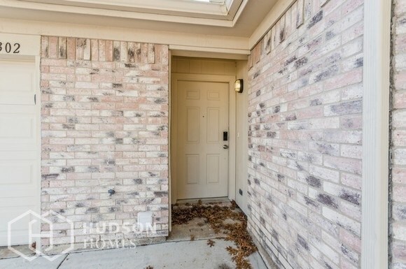 Building Photo - NOW AVAILABLE! 302 Moss Hill Dr, Arlington...