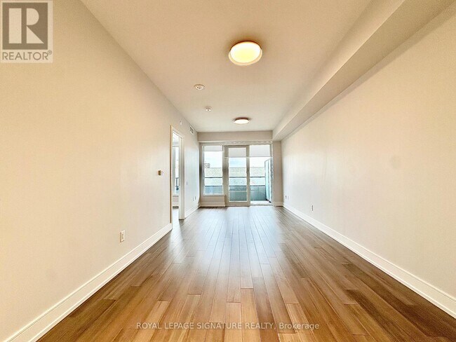 Photo du bâtiment - 2525 Bathurst St