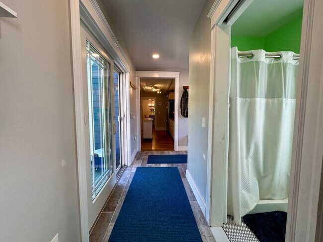 Foto del edificio - $3,900 - 3BD/2BA Single Family Home - Falmouth w/ Heated 2-Car Garage, W/D & Large Backyard! Avai...