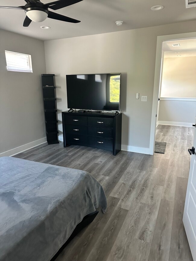 Building Photo - 2408 Peabody Ave