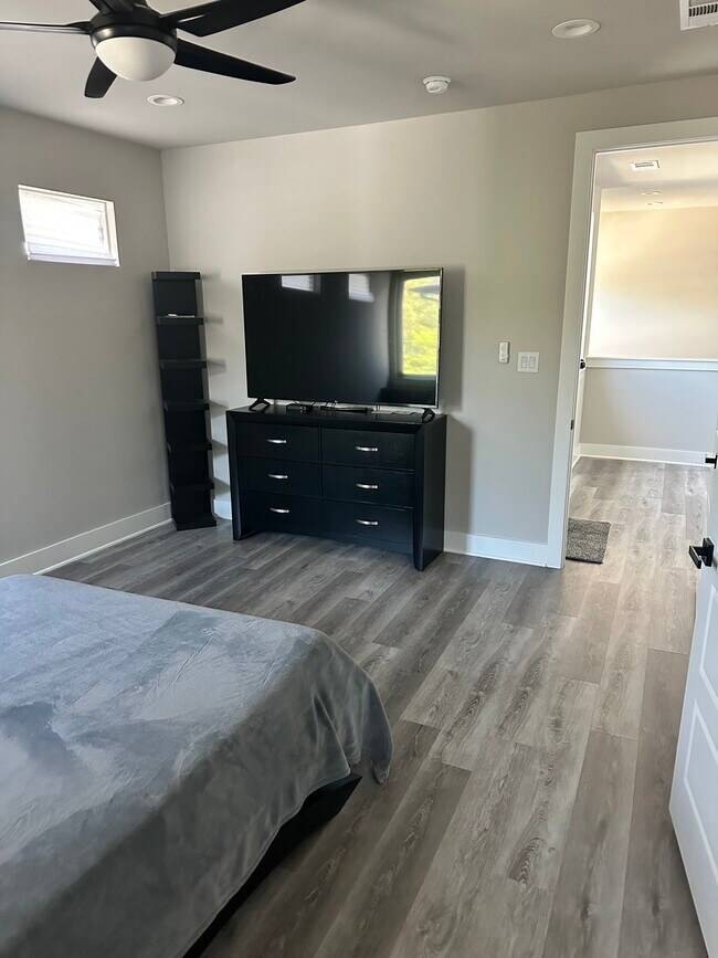 Foto del edificio - 2408 Peabody Ave