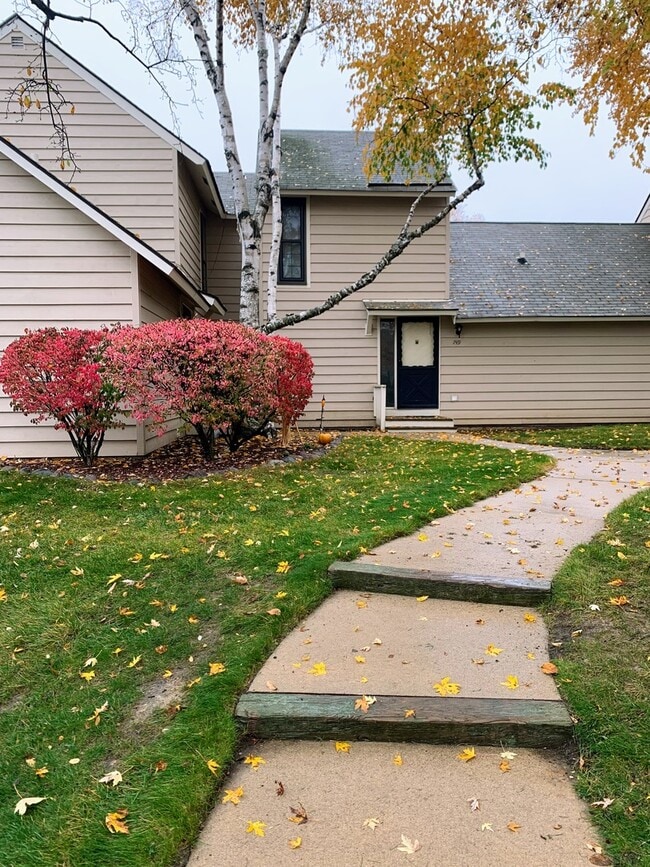 Building Photo - 749 Shepard Ct