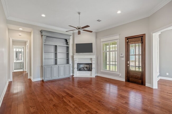 Foto del edificio - 5807 Willow Breeze Dr