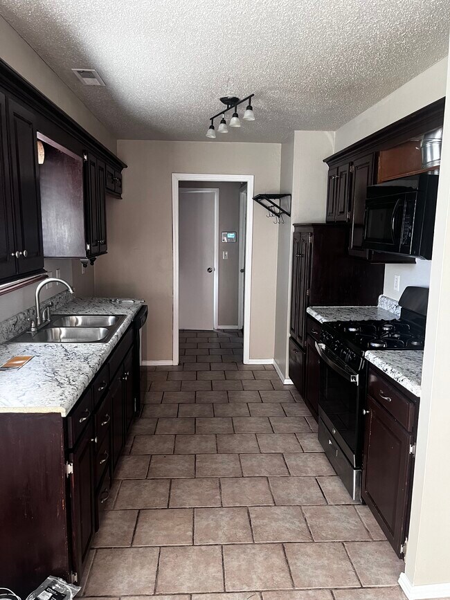 Cocina - 4708 Tempo Dr