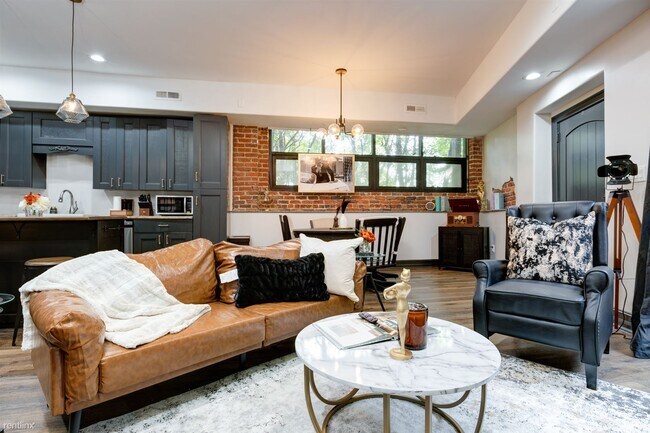 Foto del edificio - 2 br, 2.5 bath Condo - 705 N Main St #1
