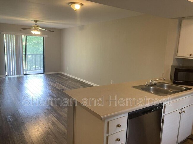 Foto del edificio - 607 Windsong Cir