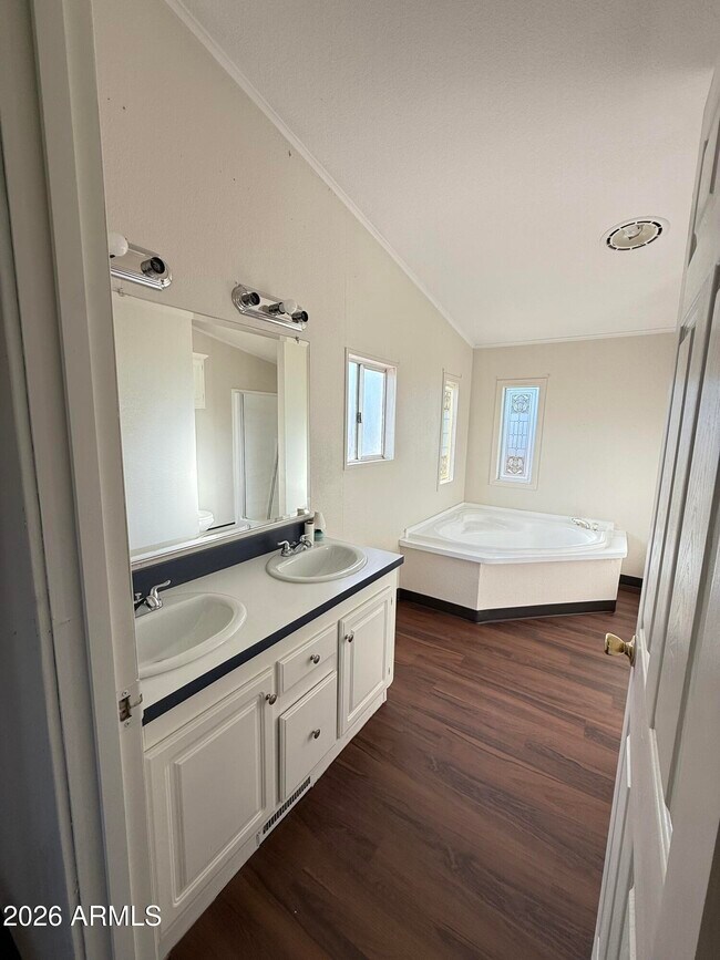 Foto del edificio - 11008 W Southern Ave