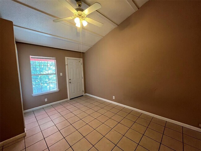 Foto del edificio - 2201 S Church St