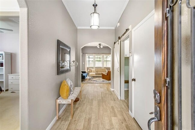 Building Photo - 637 Rocky Hollow Ln