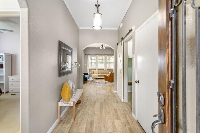 Foto del edificio - 637 Rocky Hollow Ln