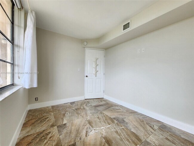 Building Photo - 3400 Blue Lake Dr